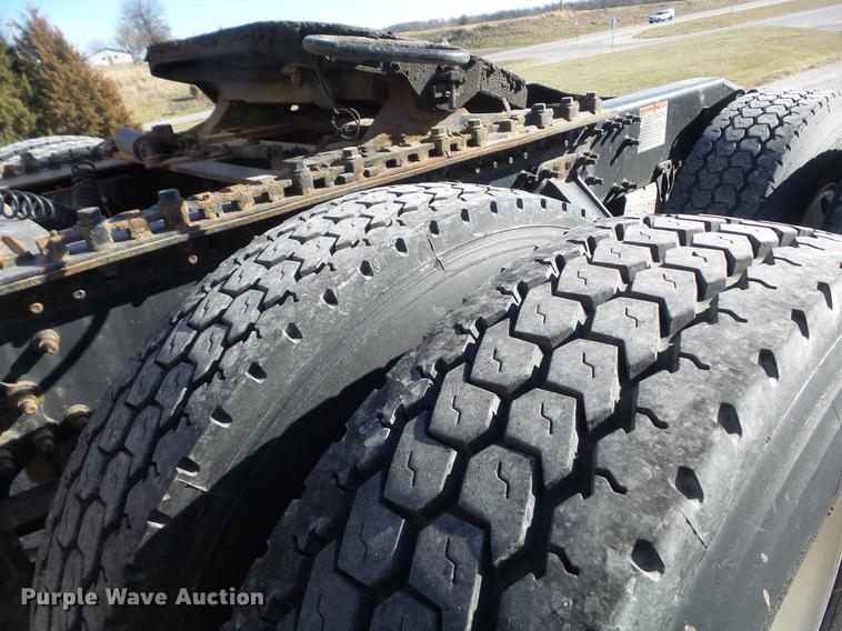 image for item DB6251 2011 Mack CHU613 semi truck