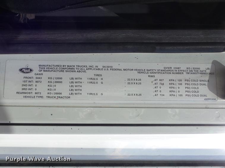 image for item DB6251 2011 Mack CHU613 semi truck