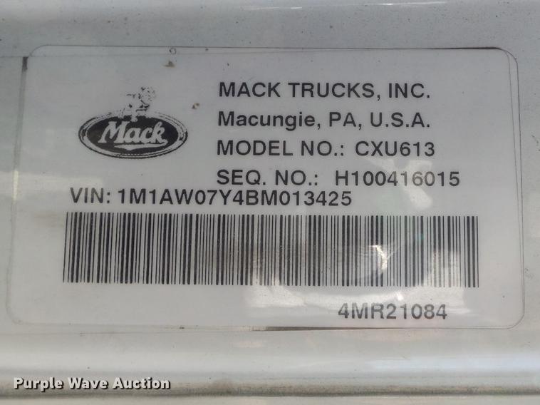 image for item DB6251 2011 Mack CHU613 semi truck