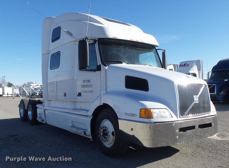 image for item DB6280 1999 Volvo VNL semi truck