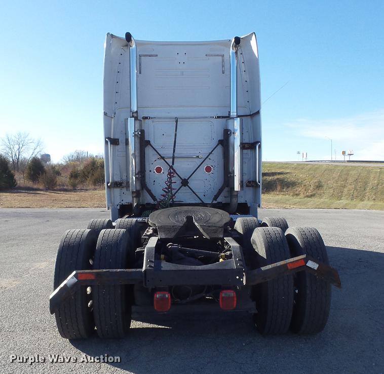 image for item DB6280 1999 Volvo VNL semi truck