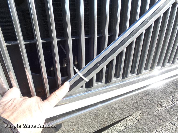 image for item DB6280 1999 Volvo VNL semi truck