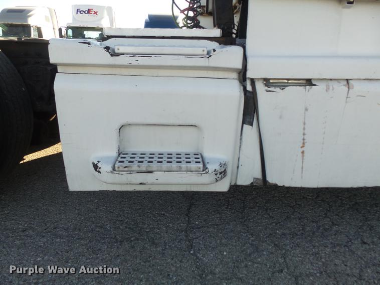 image for item DB6280 1999 Volvo VNL semi truck