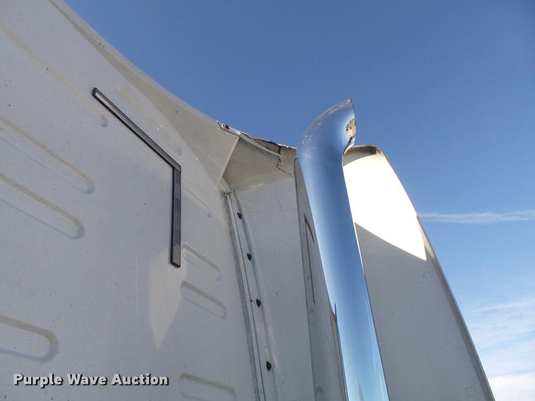 image for item DB6280 1999 Volvo VNL semi truck