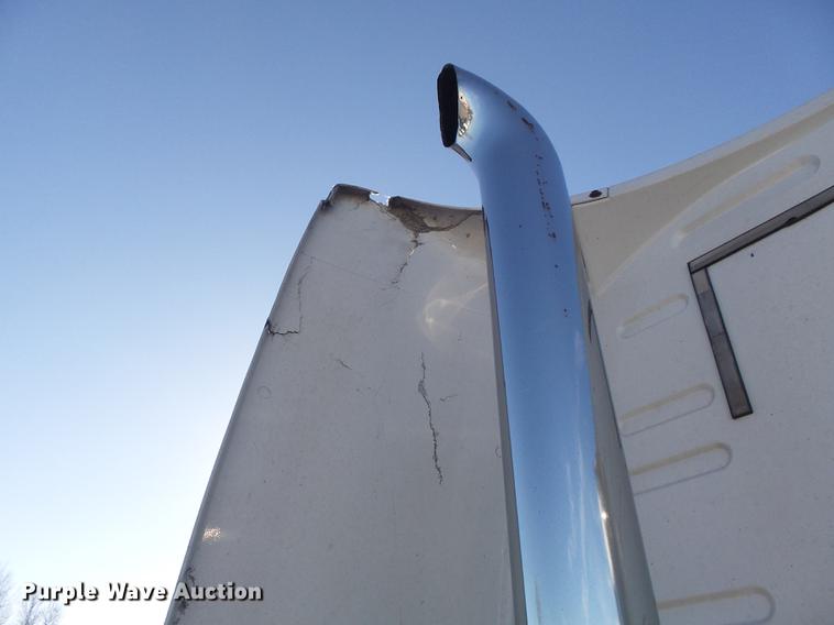 image for item DB6280 1999 Volvo VNL semi truck