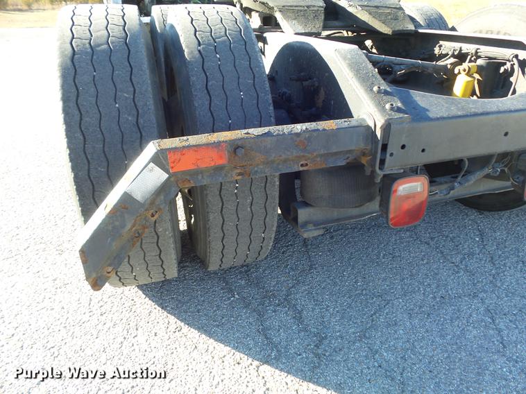 image for item DB6280 1999 Volvo VNL semi truck