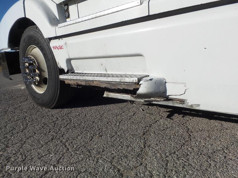 image for item DB6280 1999 Volvo VNL semi truck