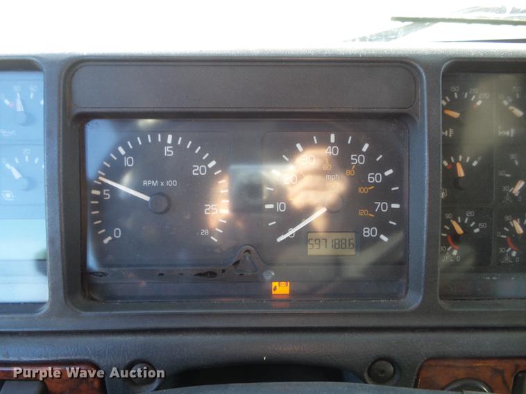 image for item DB6280 1999 Volvo VNL semi truck