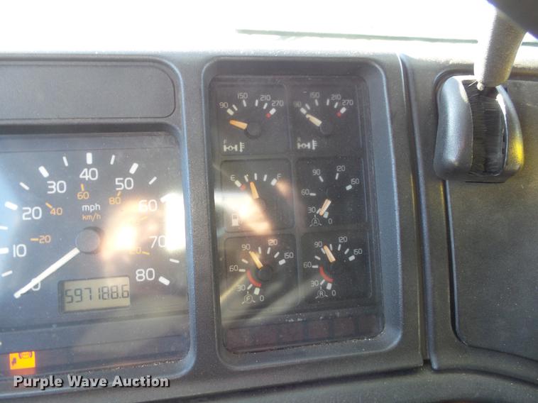 image for item DB6280 1999 Volvo VNL semi truck