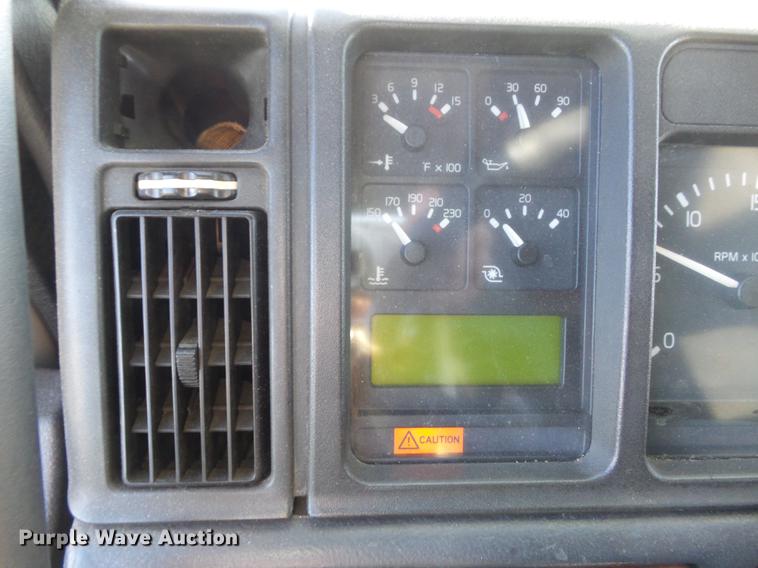 image for item DB6280 1999 Volvo VNL semi truck