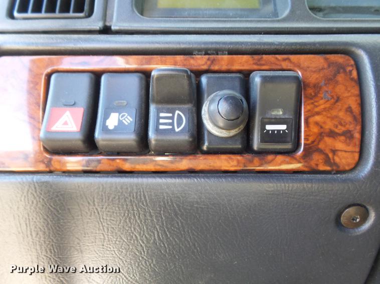 image for item DB6280 1999 Volvo VNL semi truck