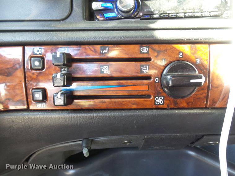 image for item DB6280 1999 Volvo VNL semi truck