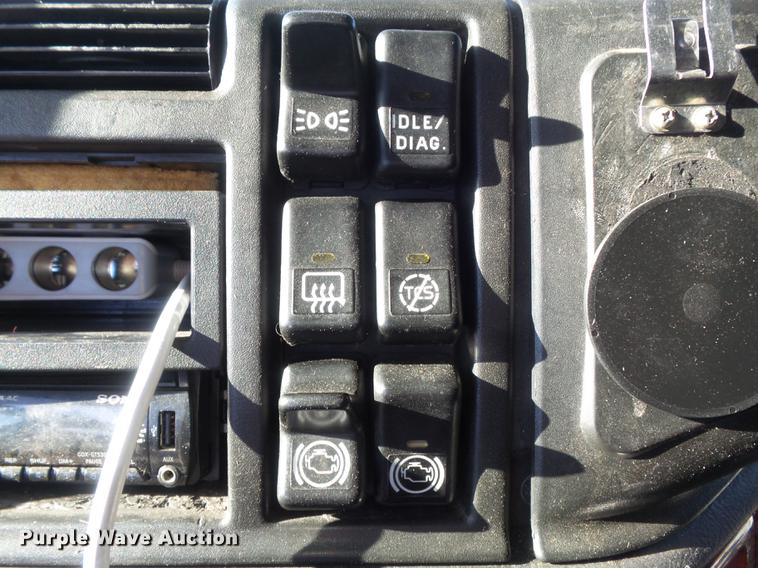 image for item DB6280 1999 Volvo VNL semi truck