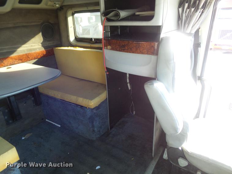 image for item DB6280 1999 Volvo VNL semi truck