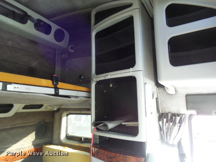 image for item DB6280 1999 Volvo VNL semi truck