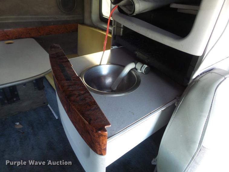 image for item DB6280 1999 Volvo VNL semi truck