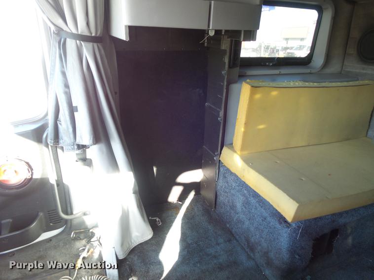 image for item DB6280 1999 Volvo VNL semi truck