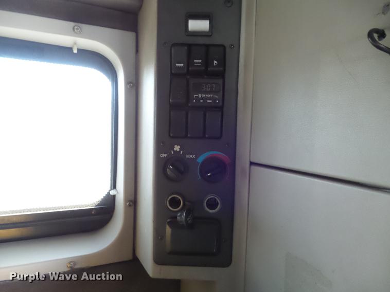 image for item DB6280 1999 Volvo VNL semi truck