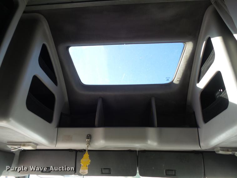 image for item DB6280 1999 Volvo VNL semi truck