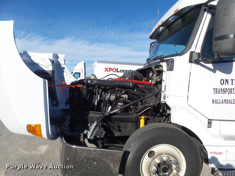 image for item DB6280 1999 Volvo VNL semi truck