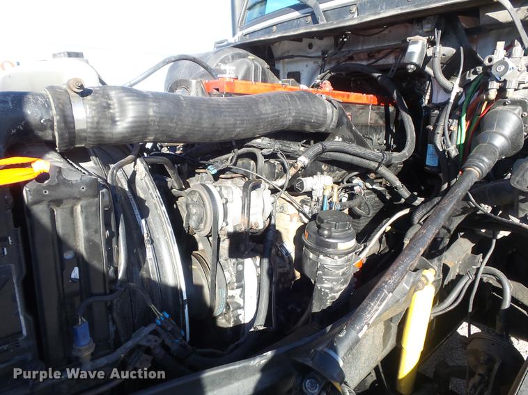 image for item DB6280 1999 Volvo VNL semi truck