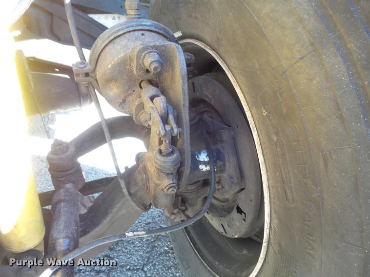 image for item DB6280 1999 Volvo VNL semi truck