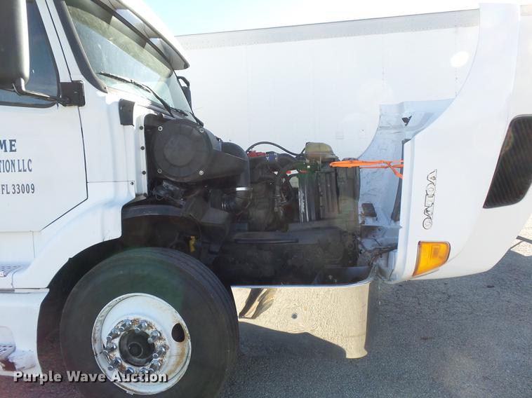 image for item DB6280 1999 Volvo VNL semi truck