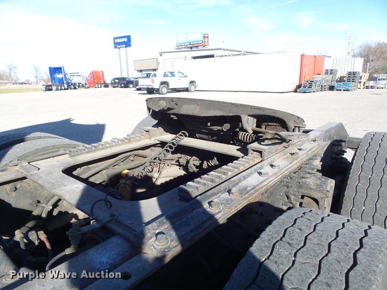 image for item DB6280 1999 Volvo VNL semi truck