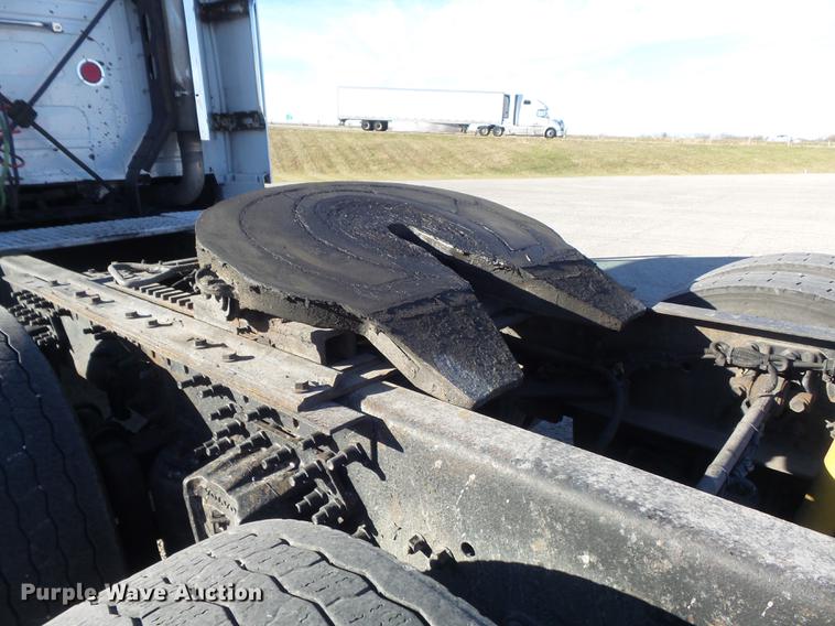 image for item DB6280 1999 Volvo VNL semi truck