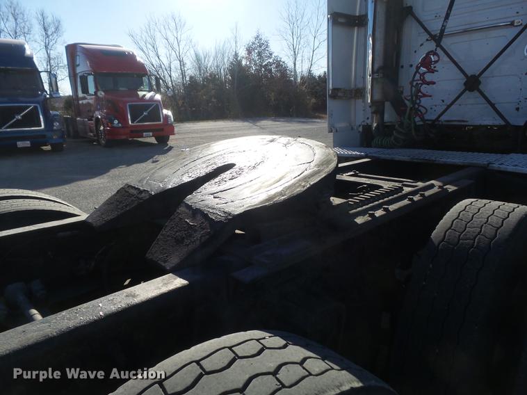 image for item DB6280 1999 Volvo VNL semi truck