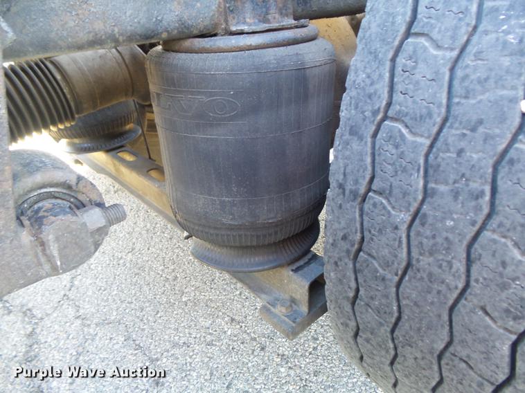 image for item DB6280 1999 Volvo VNL semi truck