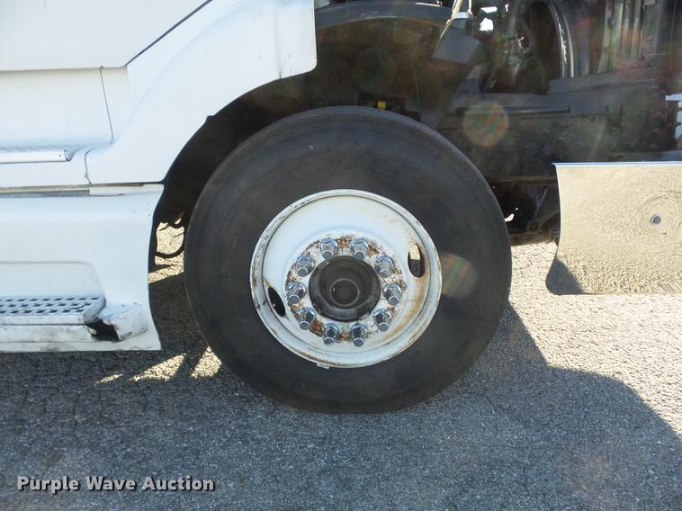 image for item DB6280 1999 Volvo VNL semi truck