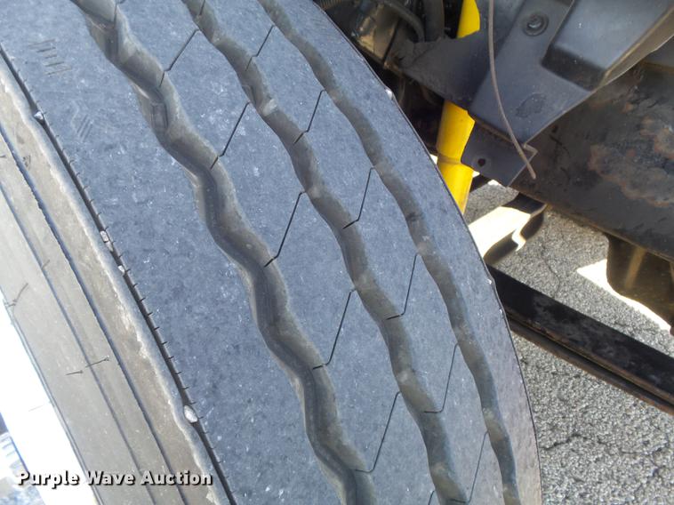 image for item DB6280 1999 Volvo VNL semi truck