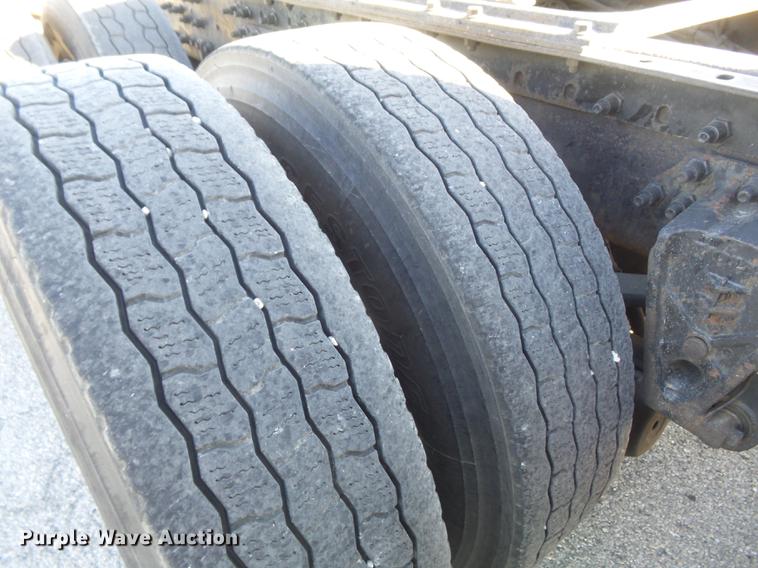 image for item DB6280 1999 Volvo VNL semi truck