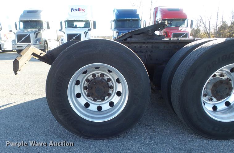 image for item DB6280 1999 Volvo VNL semi truck