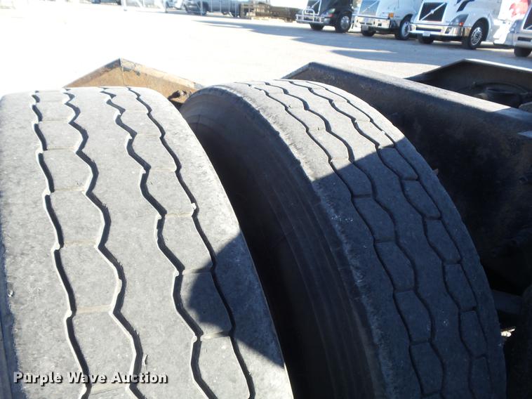 image for item DB6280 1999 Volvo VNL semi truck