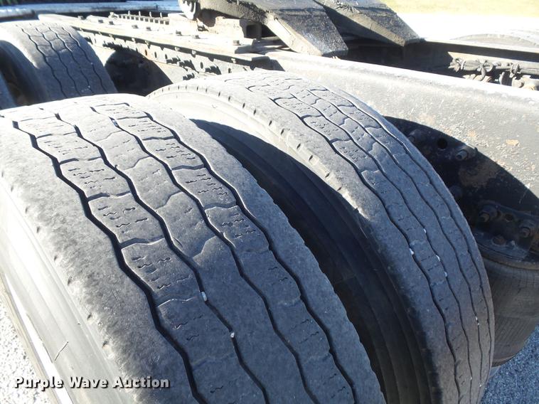 image for item DB6280 1999 Volvo VNL semi truck