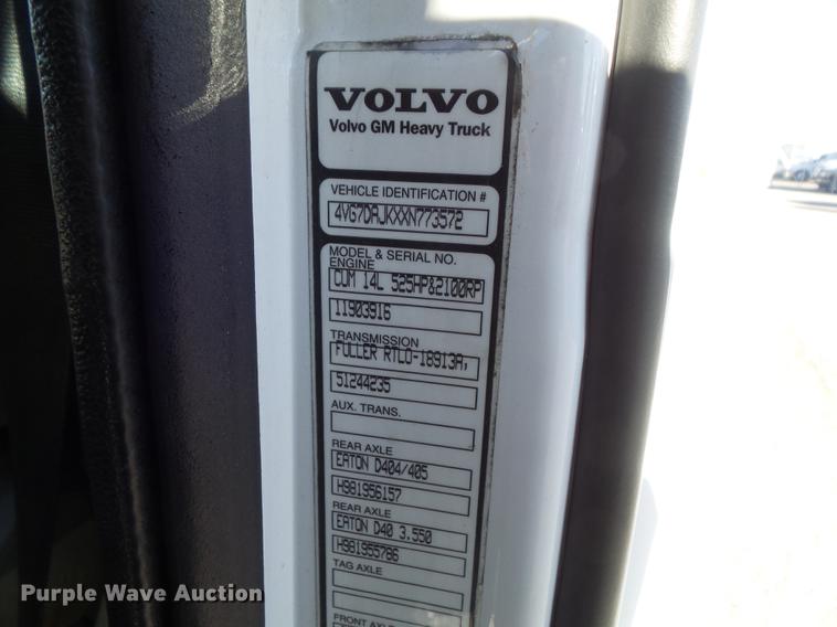 image for item DB6280 1999 Volvo VNL semi truck