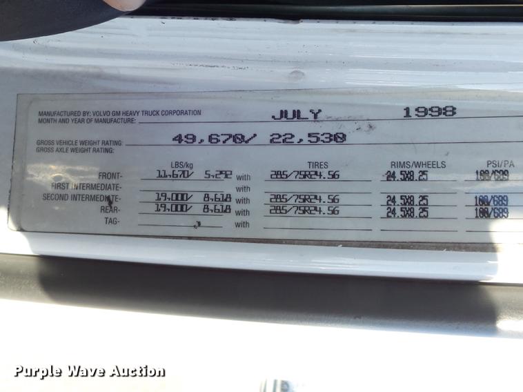 image for item DB6280 1999 Volvo VNL semi truck