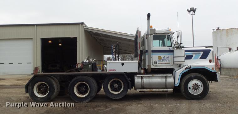 image for item DB6318 1987 Kenworth 510 semi truck