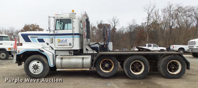 image for item DB6318 1987 Kenworth 510 semi truck