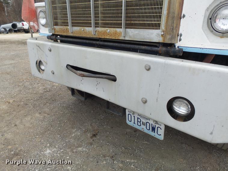 image for item DB6318 1987 Kenworth 510 semi truck