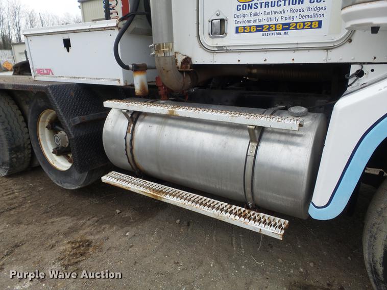 image for item DB6318 1987 Kenworth 510 semi truck