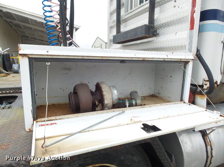 image for item DB6318 1987 Kenworth 510 semi truck