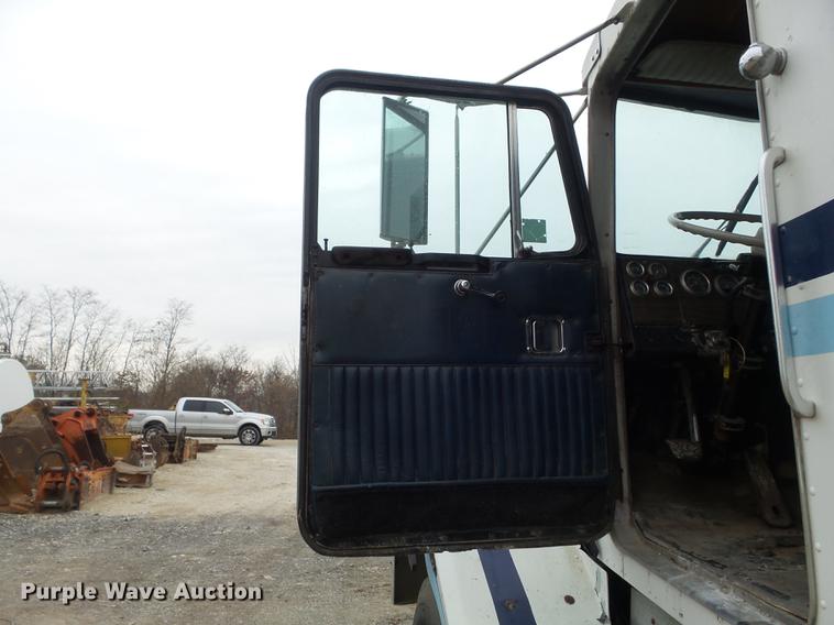 image for item DB6318 1987 Kenworth 510 semi truck