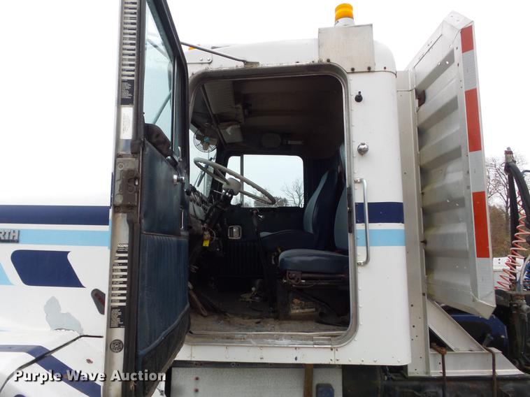 image for item DB6318 1987 Kenworth 510 semi truck