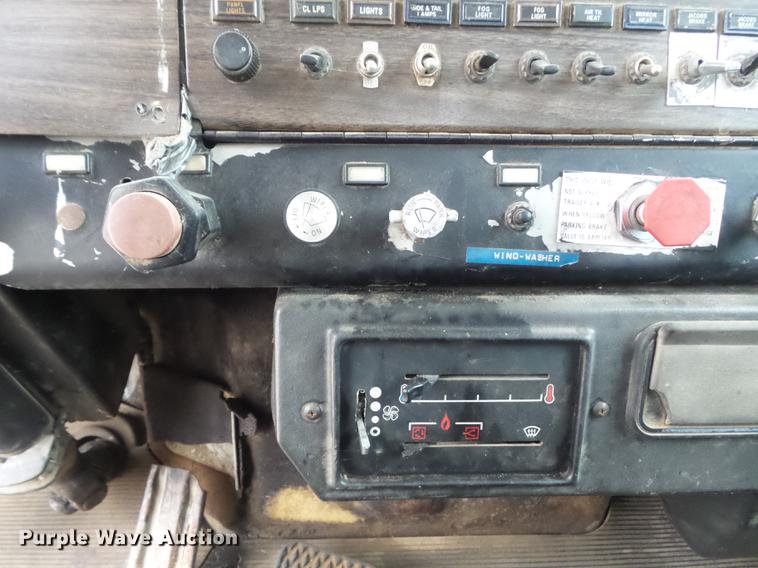 image for item DB6318 1987 Kenworth 510 semi truck