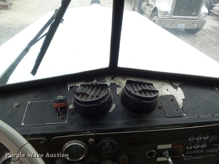 image for item DB6318 1987 Kenworth 510 semi truck