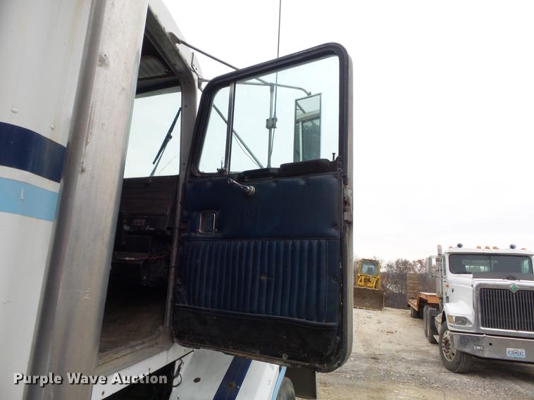 image for item DB6318 1987 Kenworth 510 semi truck