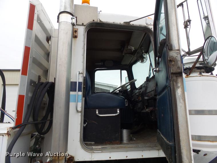 image for item DB6318 1987 Kenworth 510 semi truck